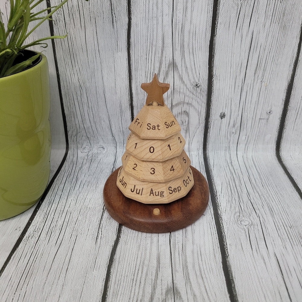 Mountain House Wooden Christmas Tree Desk Calendar